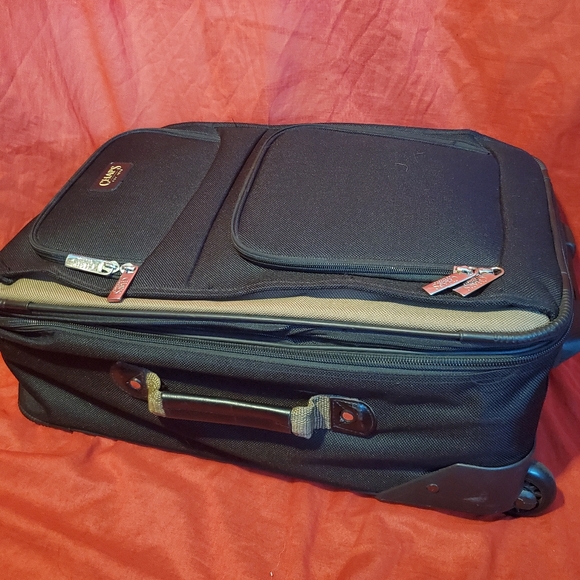 Black Chaps soft-shell rolling suitcase in perfect condition! - Picture 4 of 8